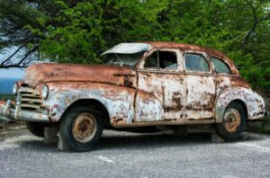 Havarisan i neupotrebljiv automobil
